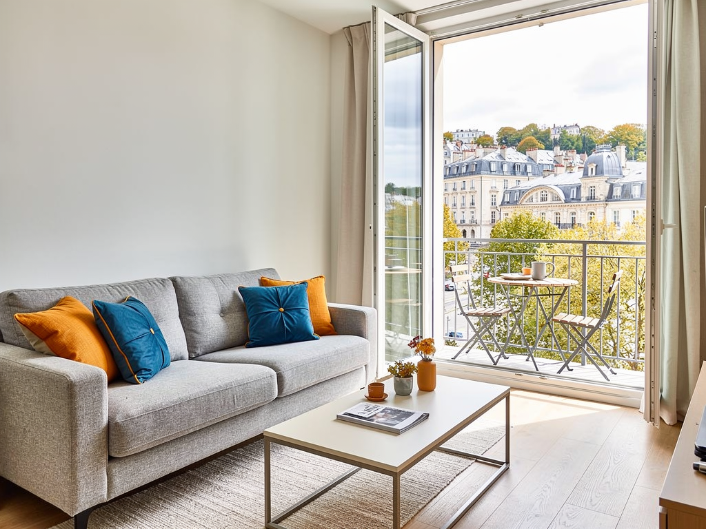 Vichy location appartement - Vue panoramique des appartements modernes à Vichy avec architecture thermale